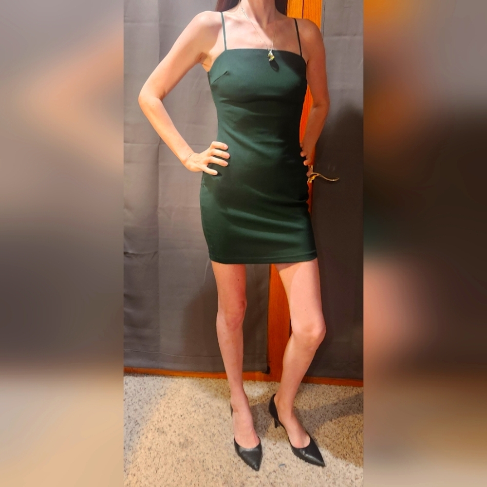 B. Darlin Elegant Green Spaghetti Strap Dress